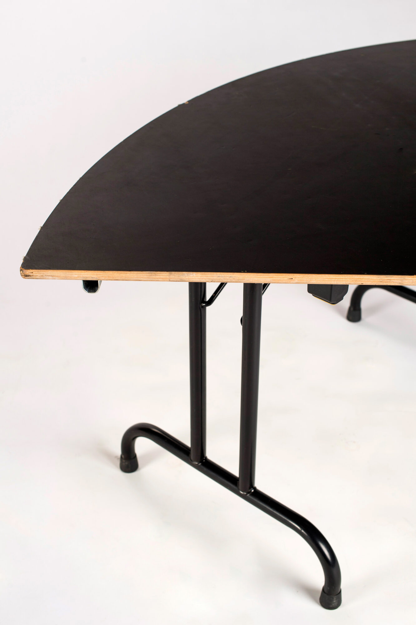 table Demi Lune vue de près