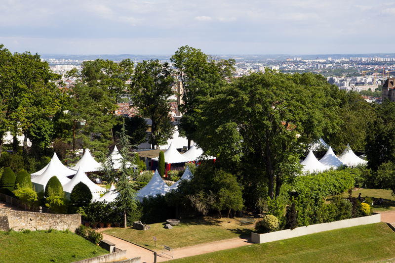 Tentes installées par Meetings pour le festival des Nuits de Fourvière