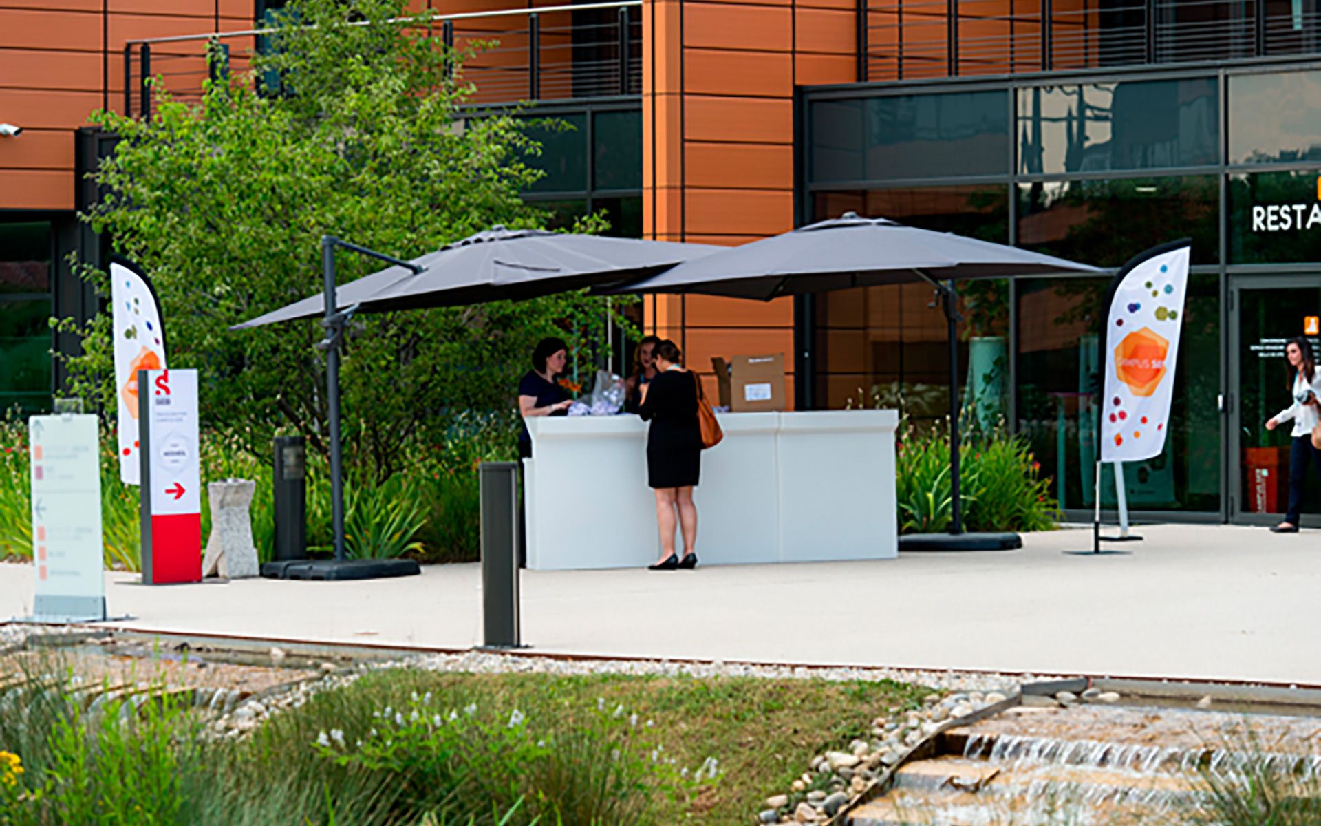 parasol excentré 12m² sur évènement