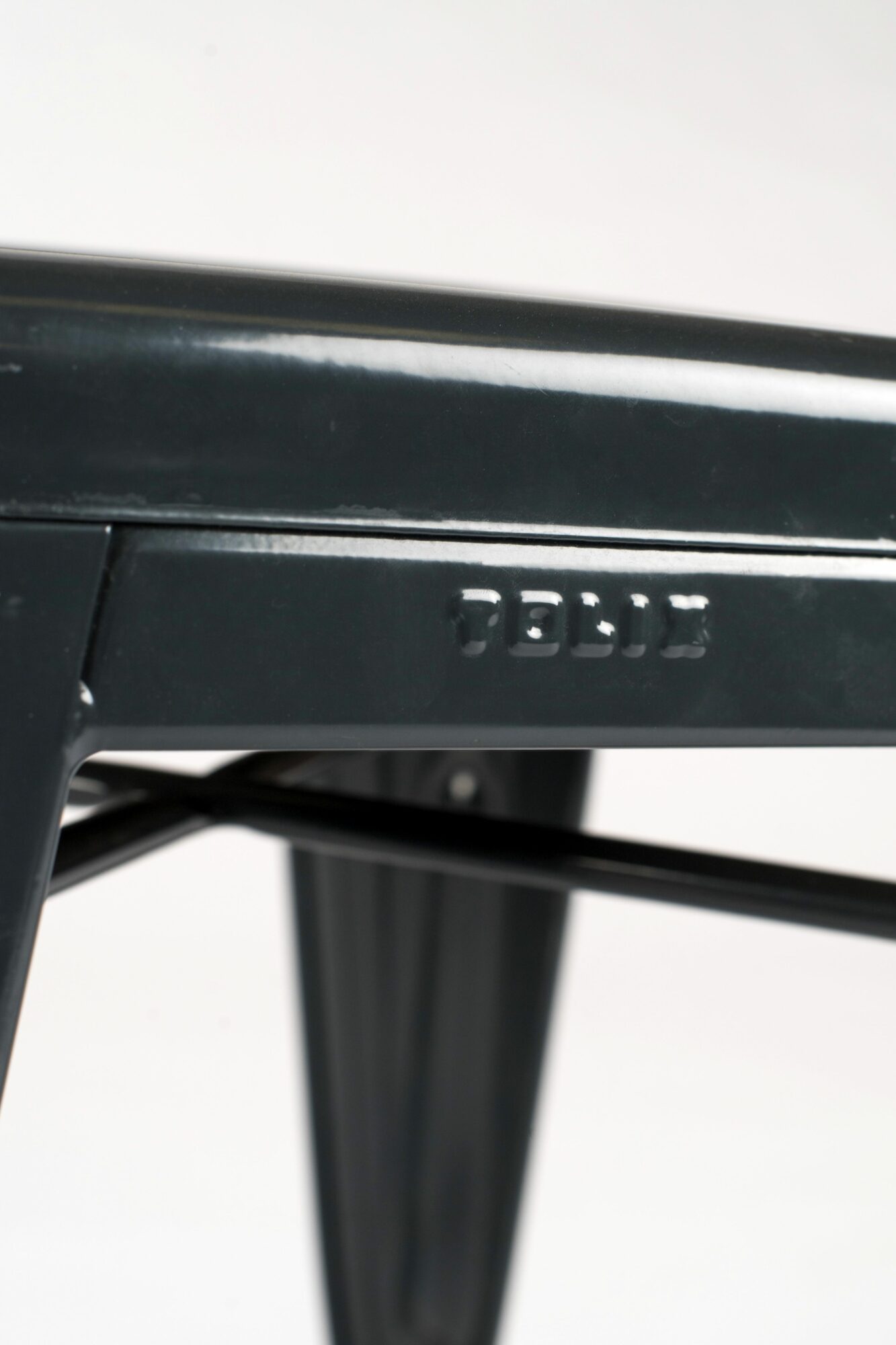 tabouret bas Tolix gris brillant détails