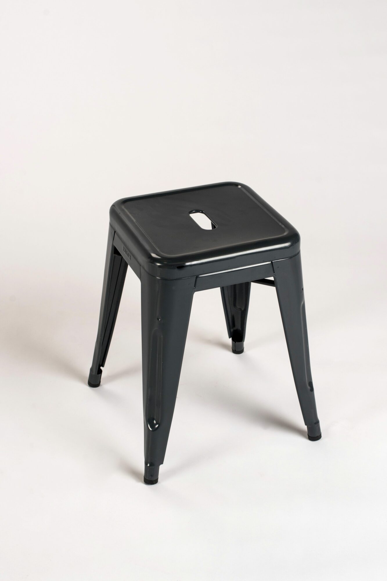 tabouret bas Tolix gris brillant
