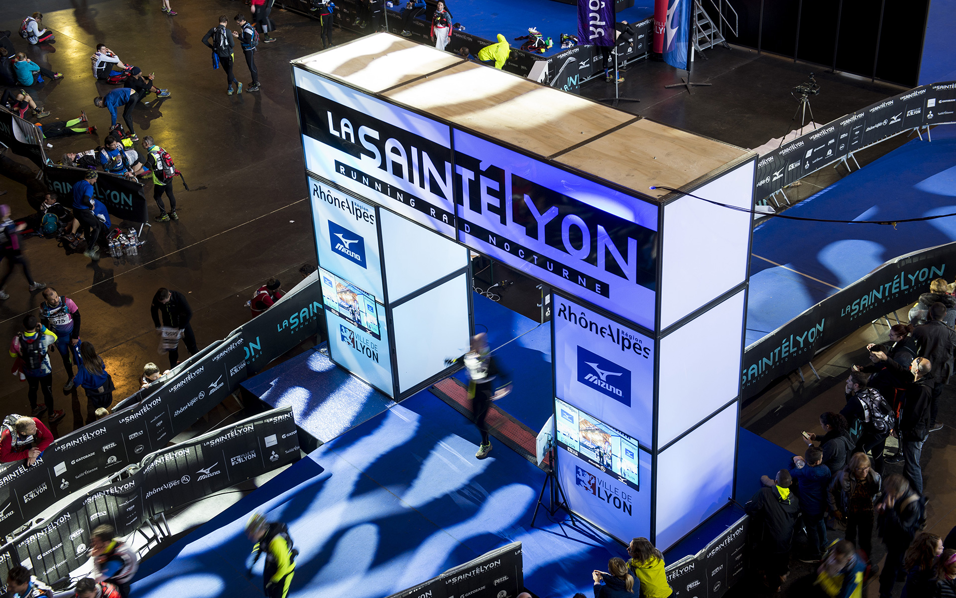 Arche lumineuse pour l'arrivé des participant à la SaintéLyon