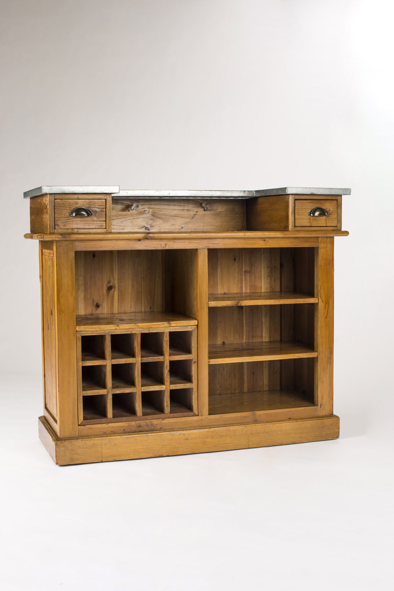 Prise éloignée de face