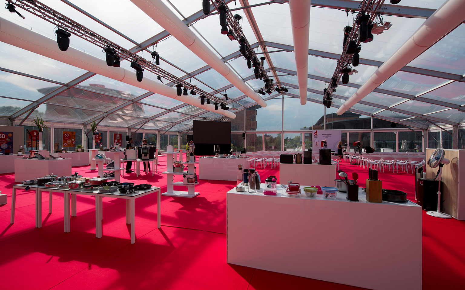 Chapiteau installé par Meetings pour l'inauguration du campus du Groupe Seb