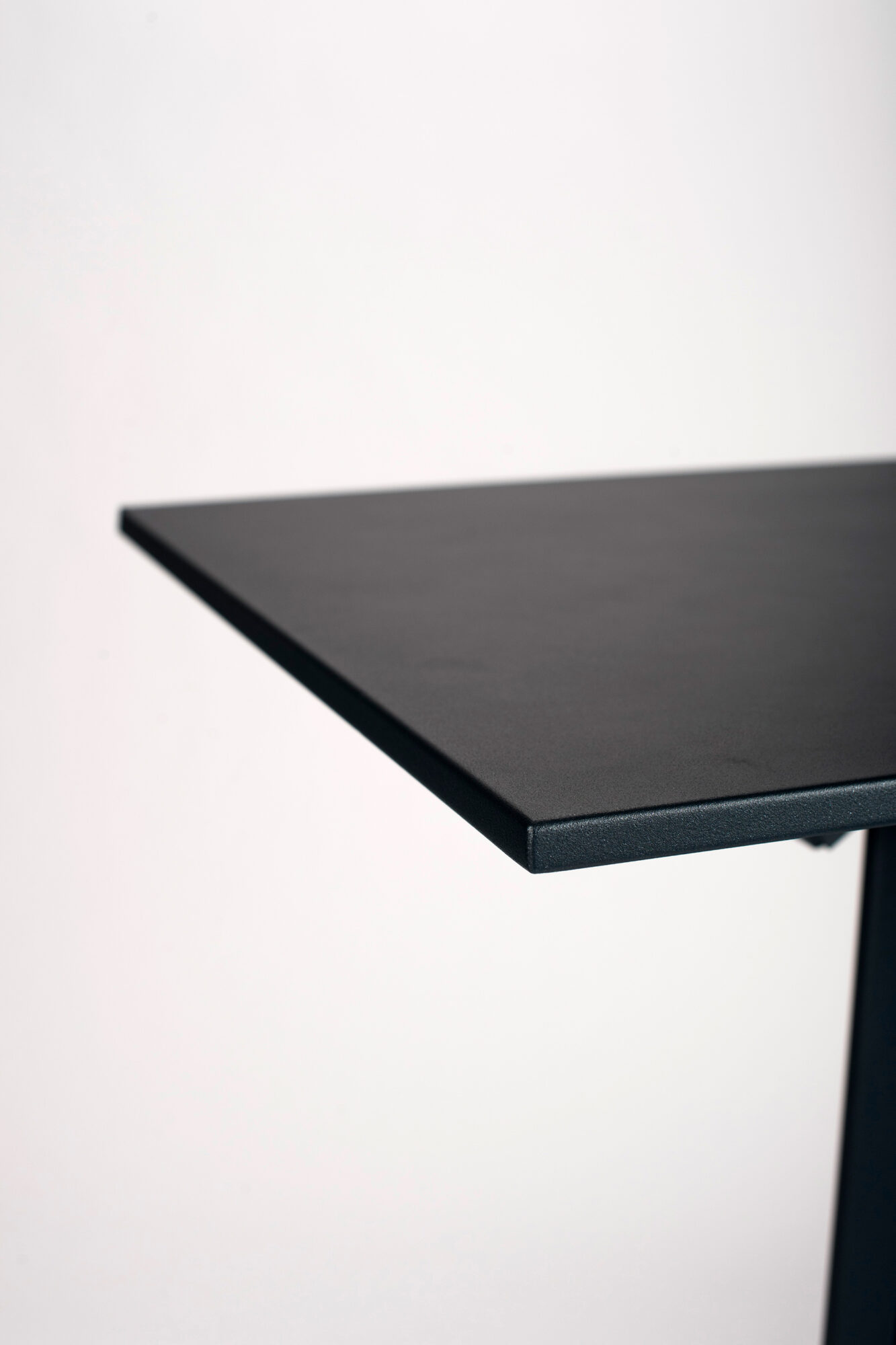 mange debout Tolix plateau