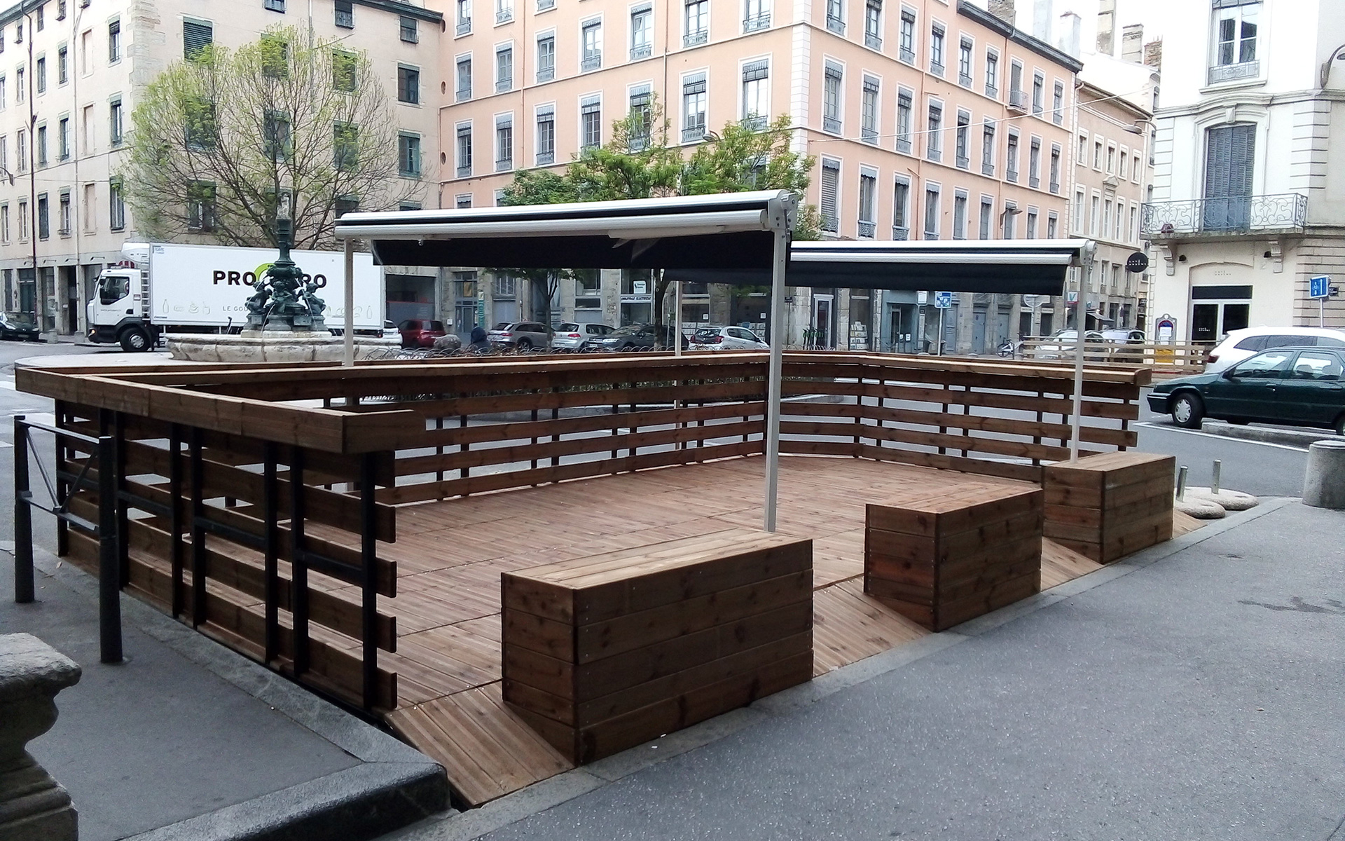 Les équipes de Meetings réalisent des terrasses sur-mesure sur Lyon et sa région.