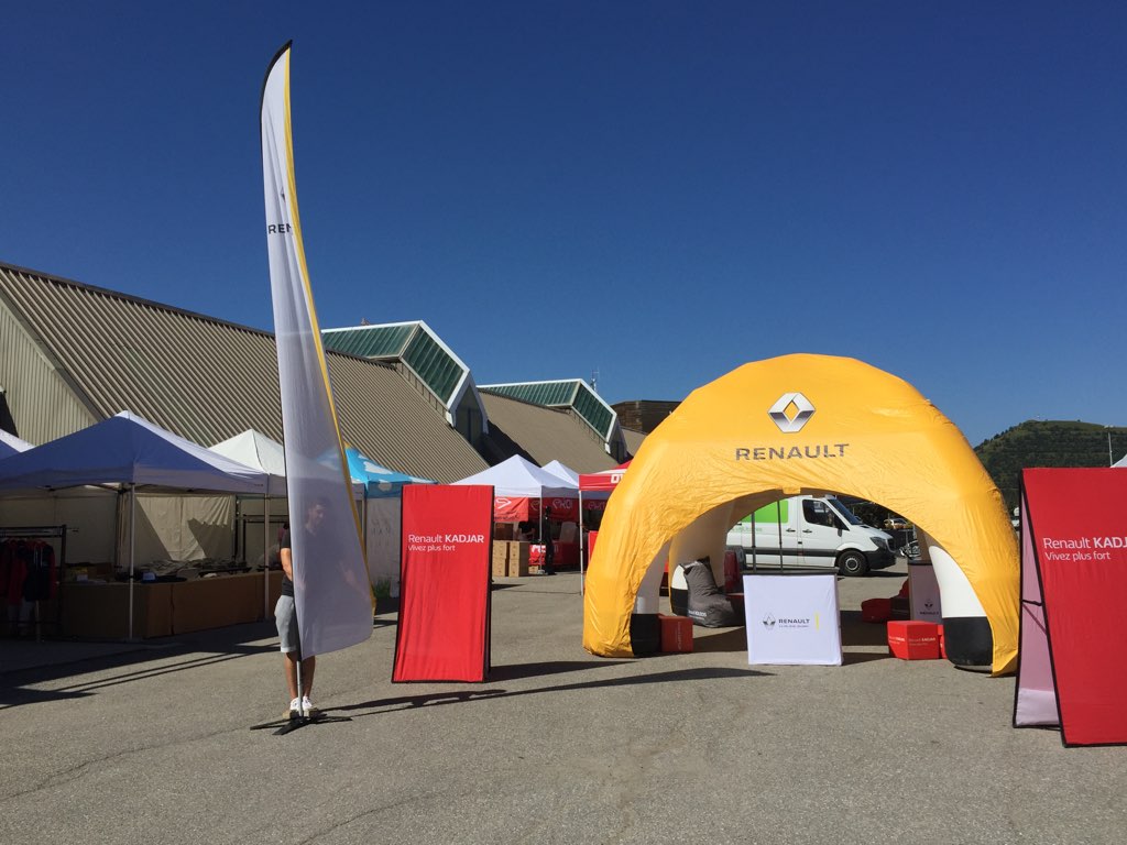 roadshow Renault avec les tentes