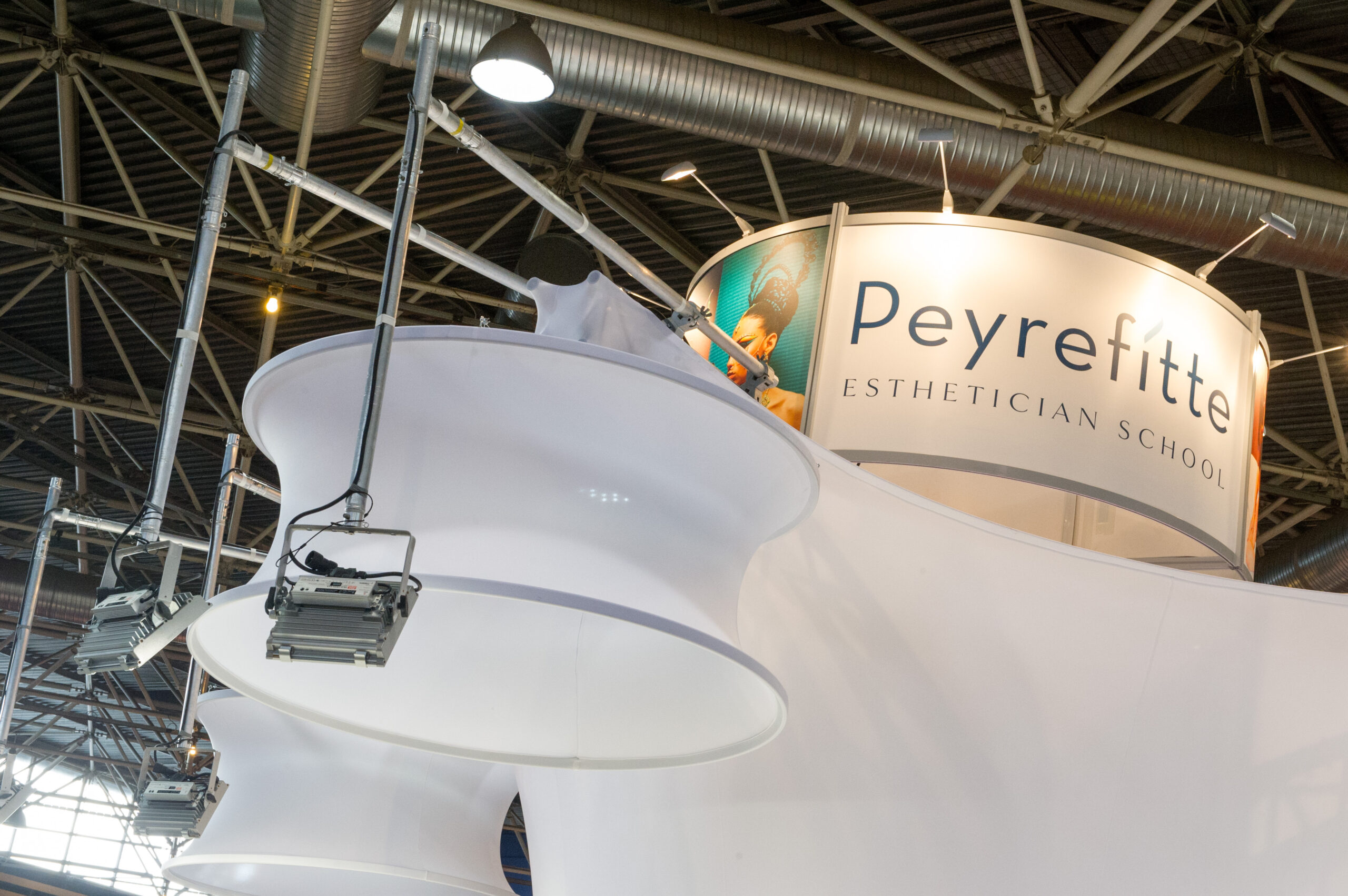 Stand de l'école Peyrefitte sur mesure