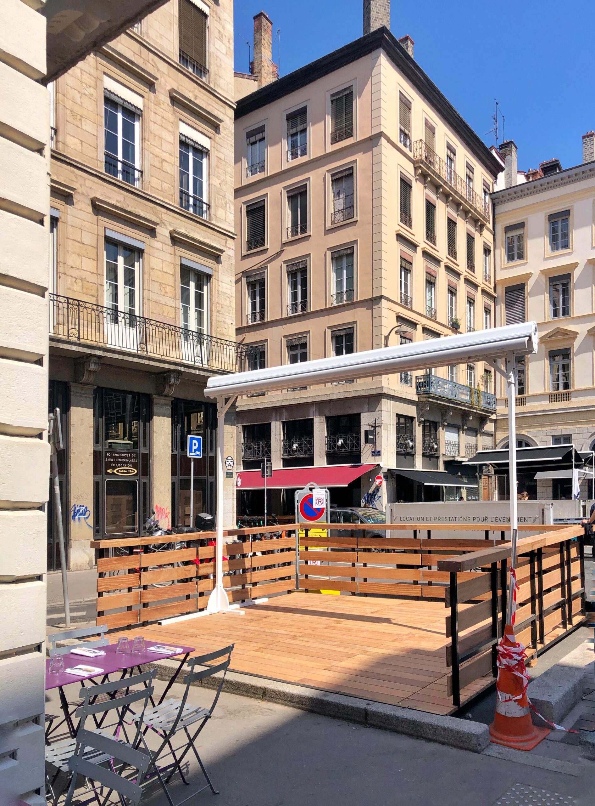 terrasse-sur-mesure-fabrication-trottoir-terrasse-sur-mesure-lyon-fabrication-commerces-trottoir