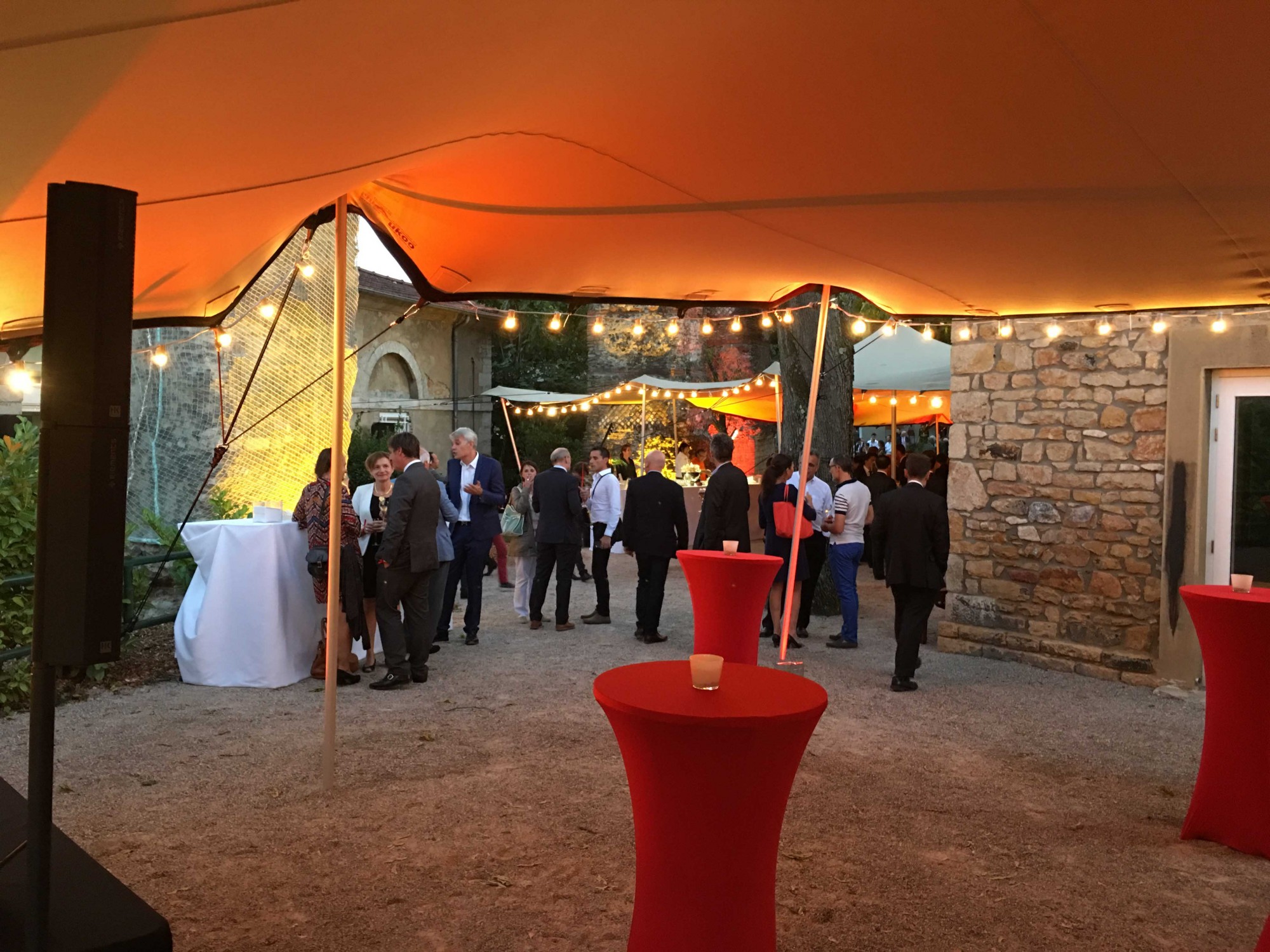 À l'occasion de l'inauguration du NIFC, Meetings a installé sa tente stretch. Qui est le musée et lieu culturel de l'institut Franco-chinois.