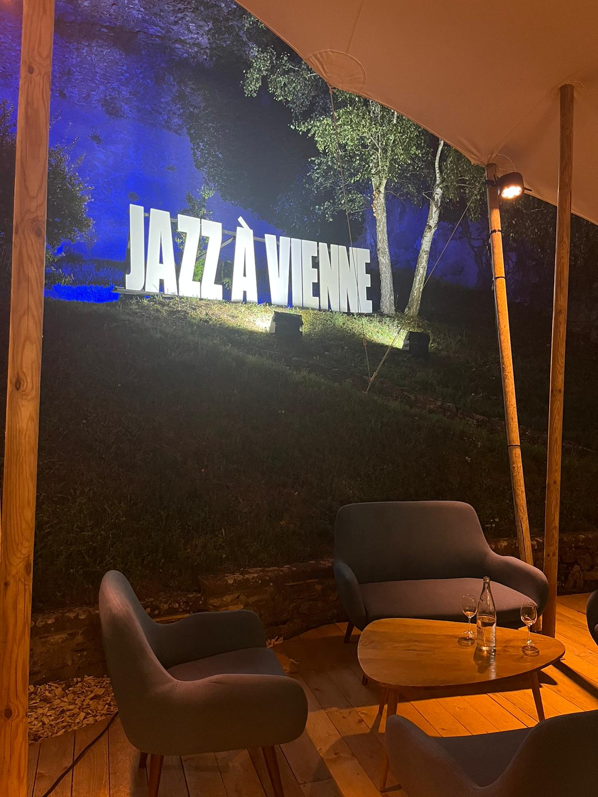 Fauteuils Moby en tissus sous structure tissus pour Jazz à Vienne