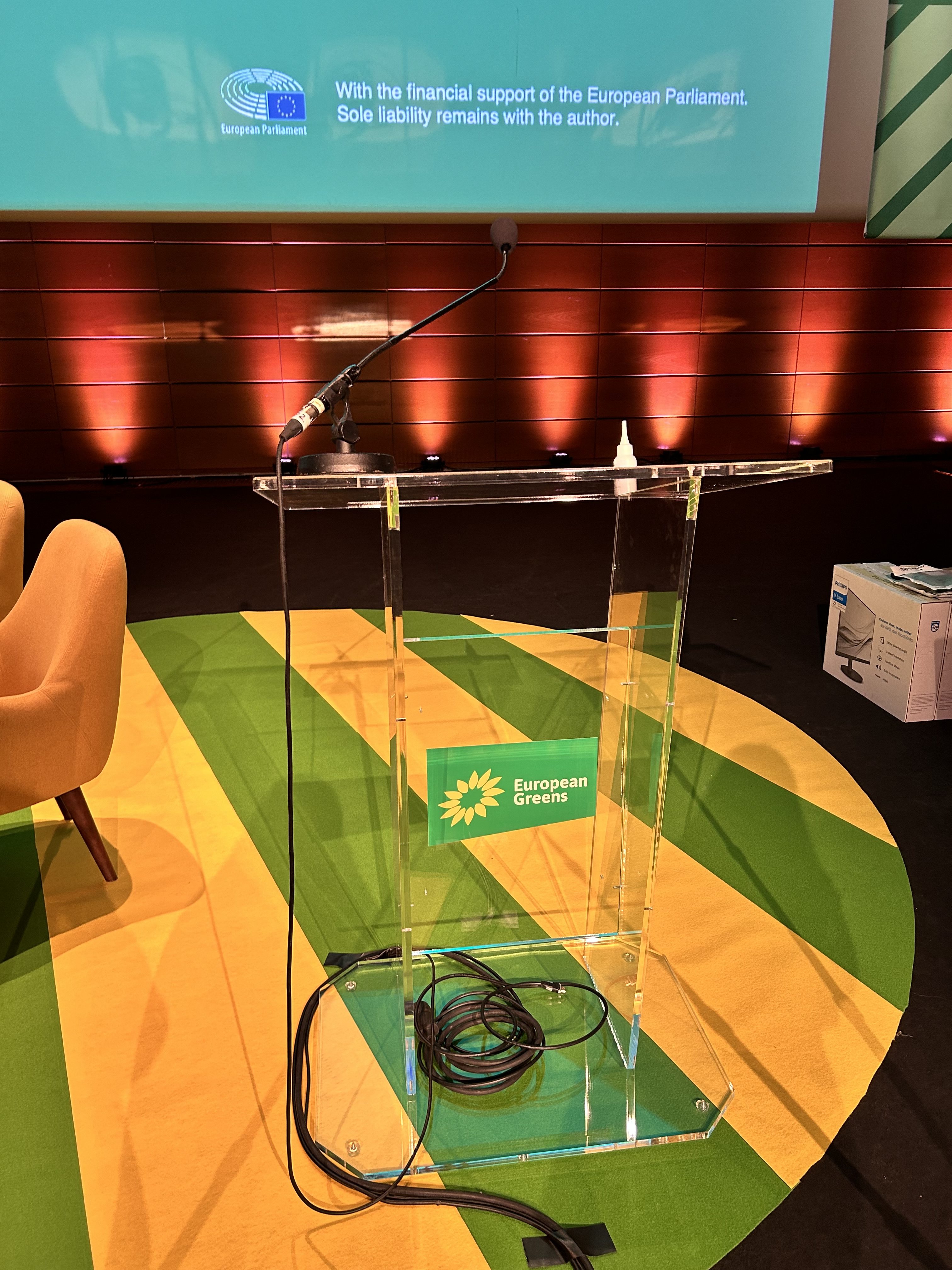 Pupitre plexi trou - groupe meetings