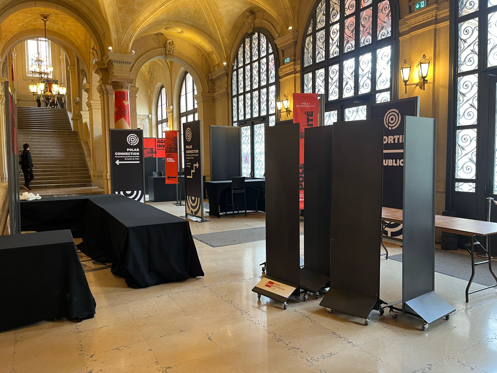 Quai du polar location mobilier lyon